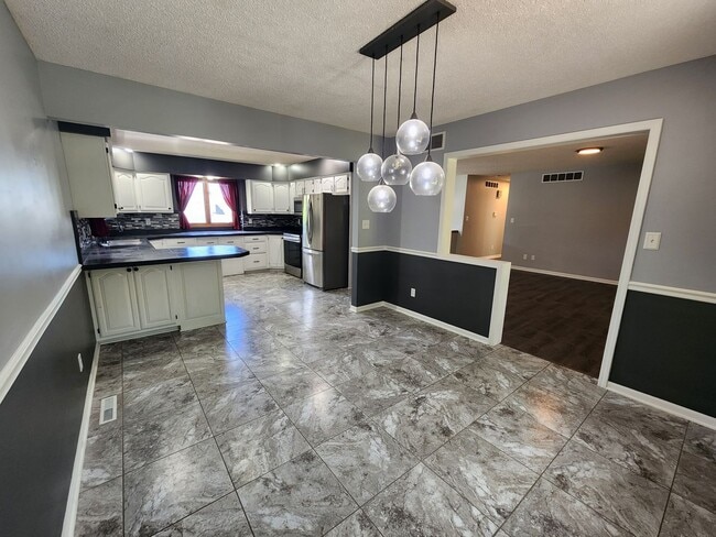 Building Photo - 2-Car Garage + Washer & Dryer + Recently Updated! Available September 3rd!