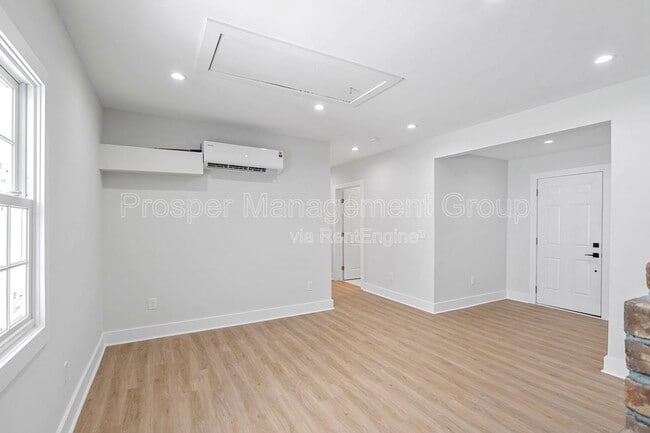 Building Photo - 22 Nunan St