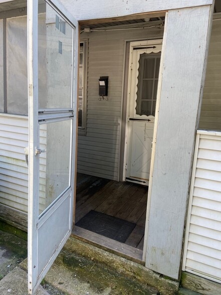 Building Photo - 210 Elliot St