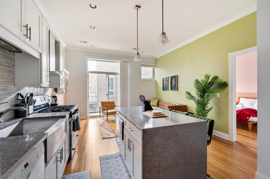 Building Photo - 1243 W Madison St