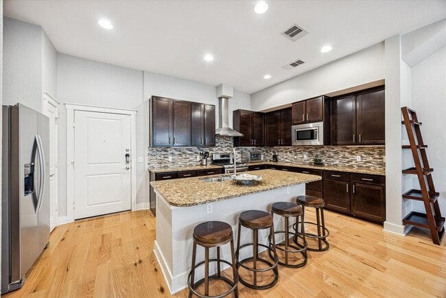 Building Photo - 2520 Bluebonnet Ln