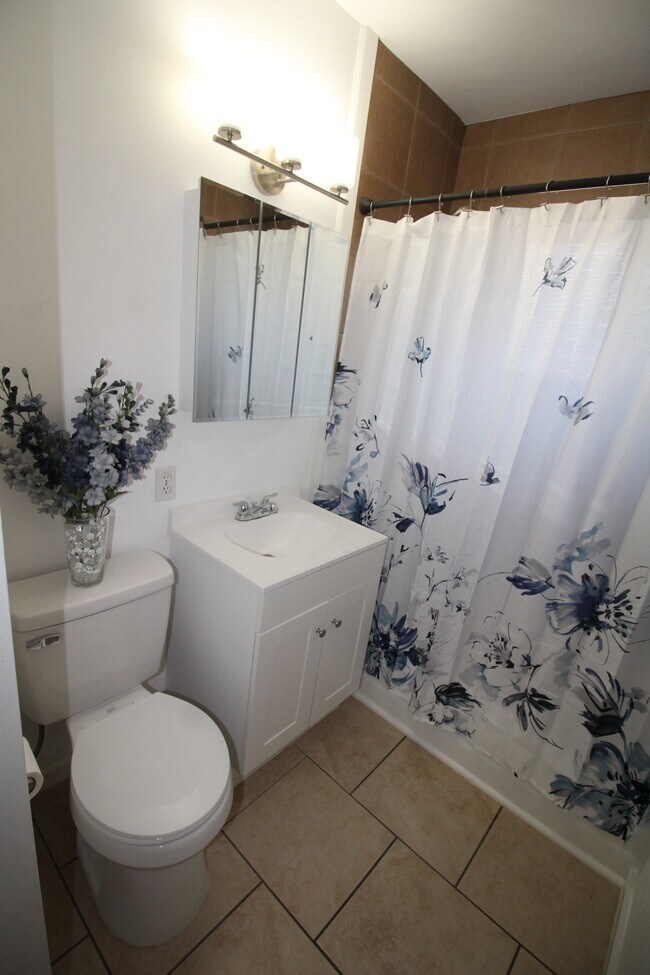 Hall Bath - 1427 W 7th St