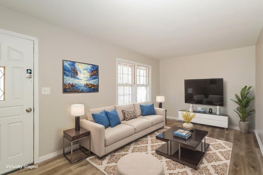 Building Photo - 3276 Elm St