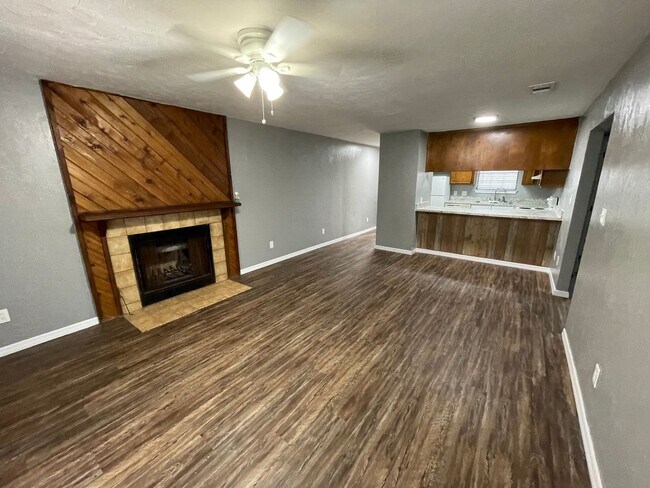 Building Photo - 2BED/2BATH DOWNSTAIRS NEAR GOV SQ