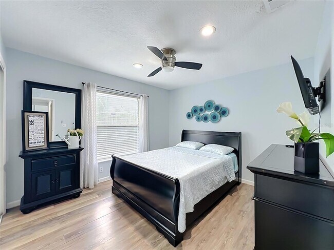Building Photo - 3020 Hartland Ct