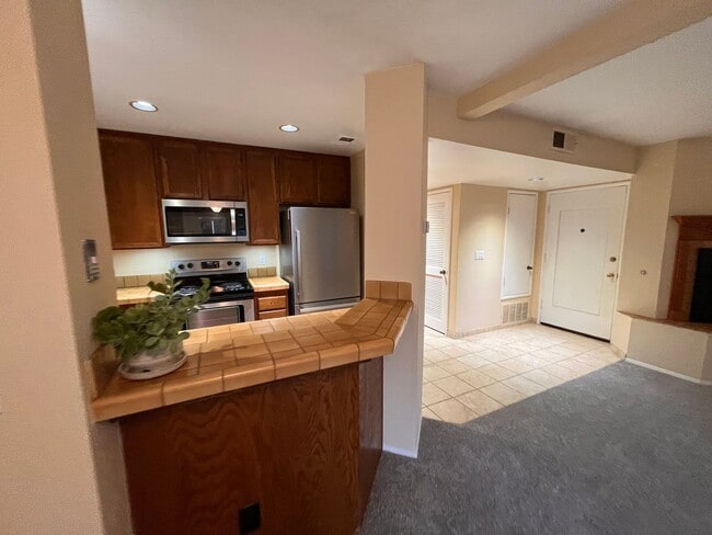 Building Photo - Mission Beach, 2 bedroom, 2 bathroom, with New Carpet, Parking, Laundry, Patio (807 Nantasket Ct....