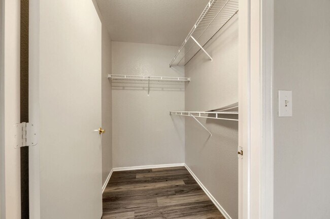 Building Photo - 555 E Silverado Ranch Blvd