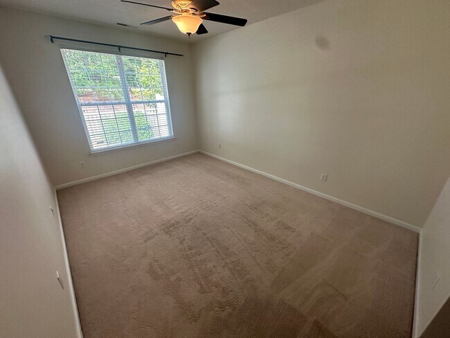 Building Photo - 518 Auburn Square Dr