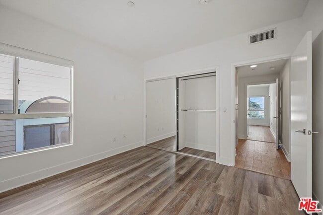 Building Photo - 11818 Dorothy St