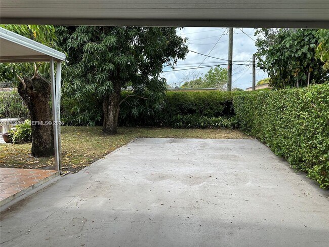 Building Photo - 10500 NW 28th Ct