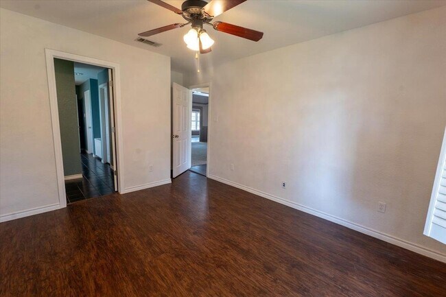Building Photo - 300 Las Plumas Dr