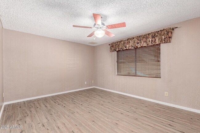 Building Photo - 5528 W Calavar Rd
