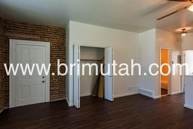 Building Photo - 745 S 900 E