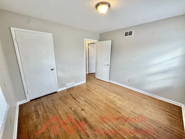 Building Photo - 3594 W Sutton Dr