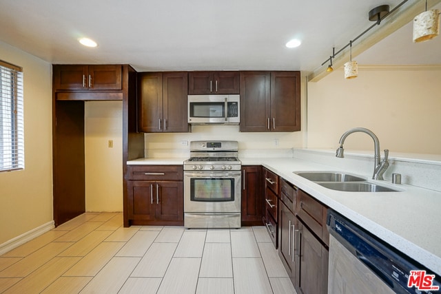 Building Photo - 5760 Owensmouth Ave