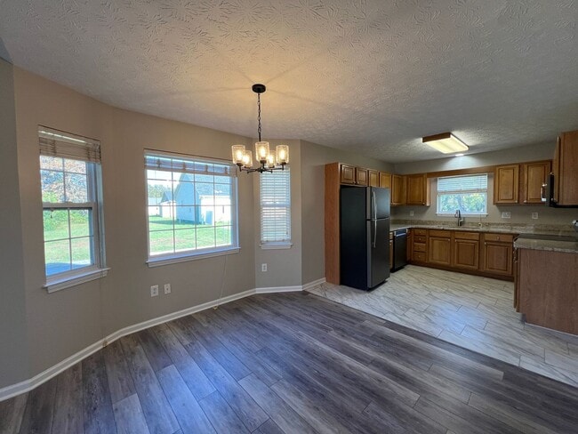 Building Photo - Super Cute 3/2 in Sevierville Close to everything!