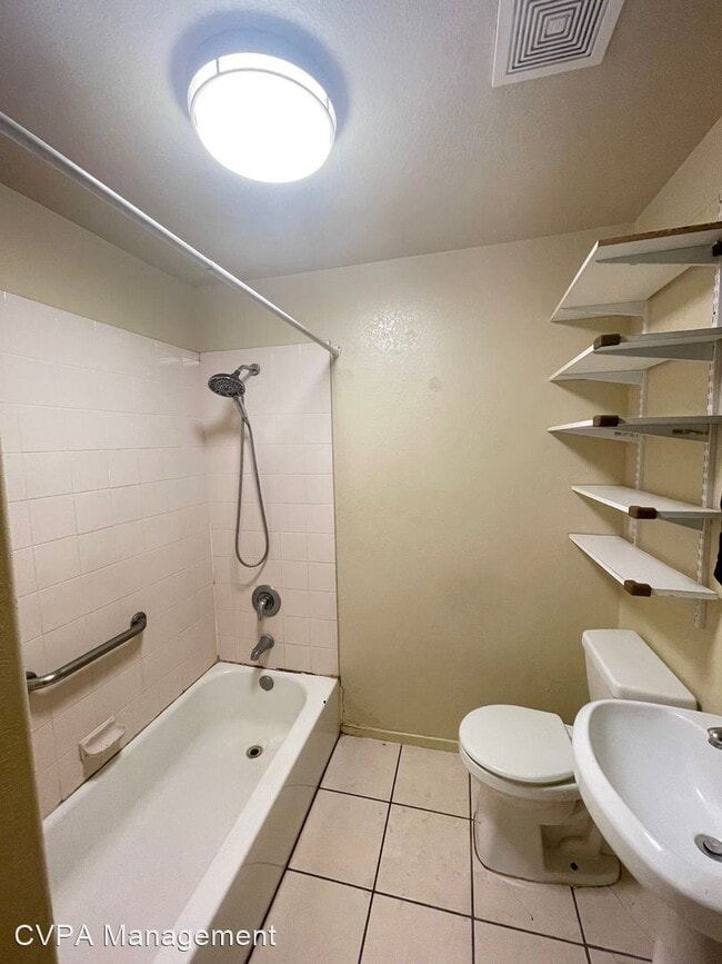 Building Photo - 3 br, 1 bath House - 12063 South Union Avenue