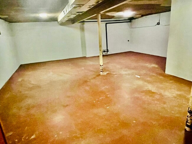 Building Photo - 7724 W Birchwood Ave