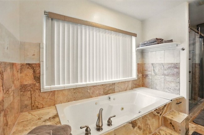 Building Photo - Short Term Rental! Beautiful Fully furnished 4 bedroom 2.5 bath