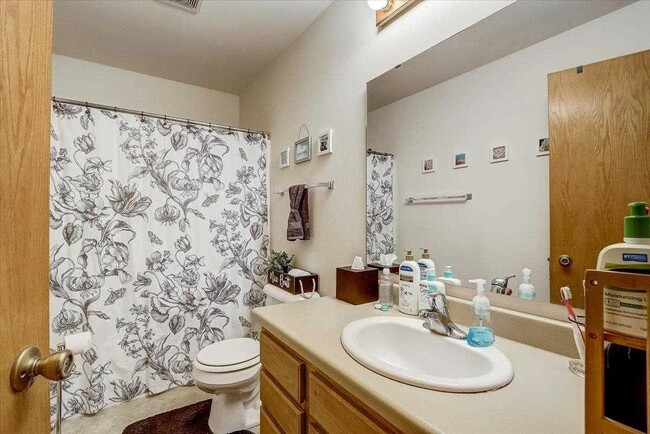 Building Photo - 519 Blaser Dr