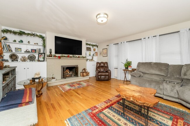 Building Photo - Four Bedroom Home in Portage