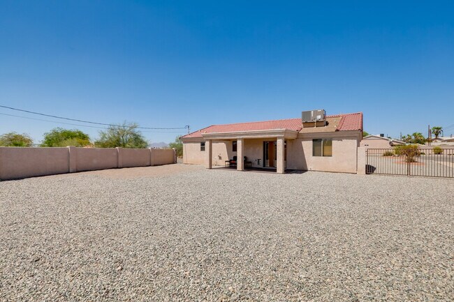 Building Photo - 2598 Rainbow Ave N
