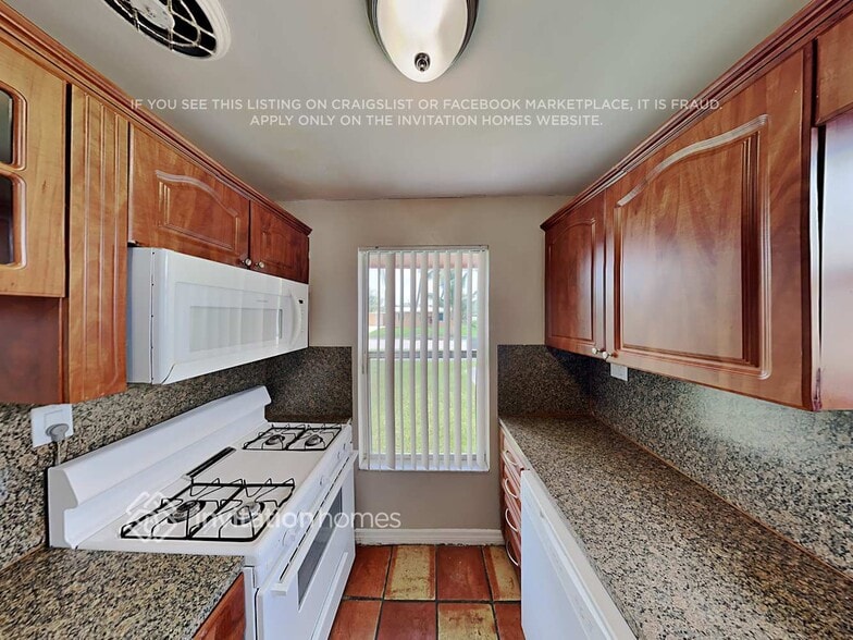 Building Photo - 5808 NW 19th Ct