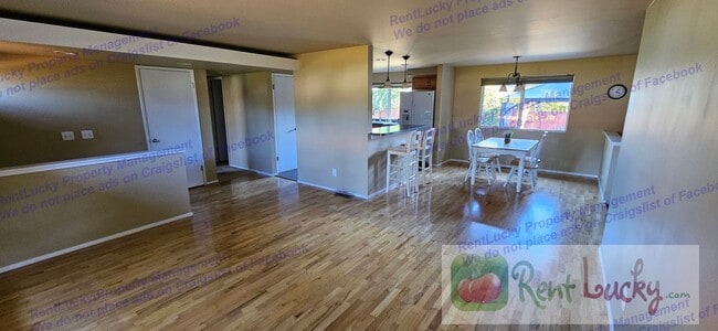 Building Photo - Charming 3BR/2BA Home with Spacious Layout...
