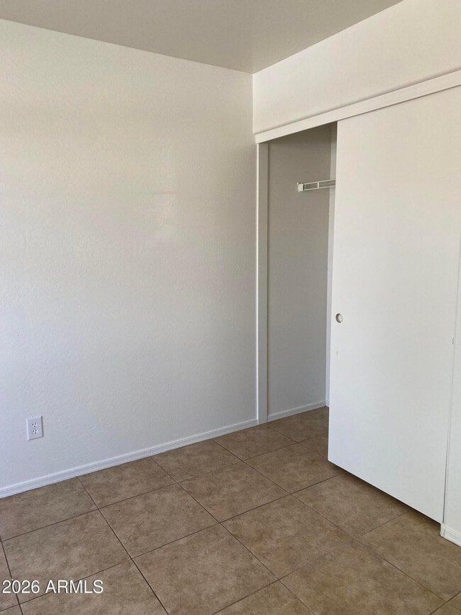 Building Photo - 24035 N Desert Dr