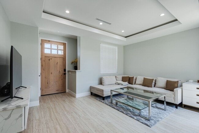 Building Photo - 10068 Russell Ave