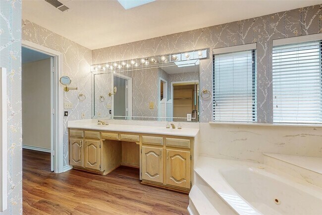 Building Photo - 7504 Summitview Dr