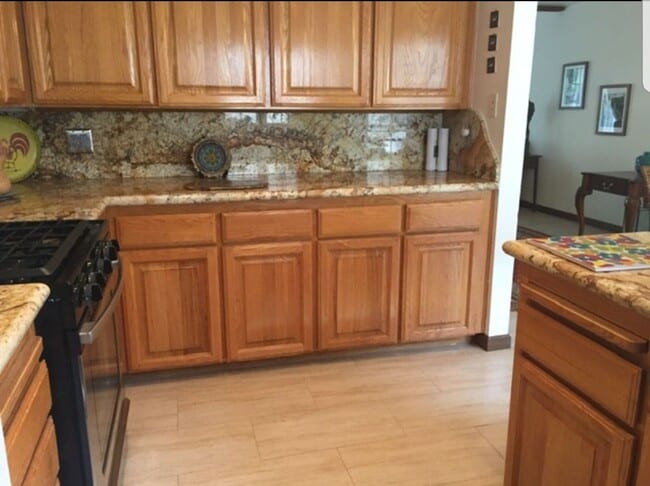 Building Photo - 8694 Villa La Jolla Dr
