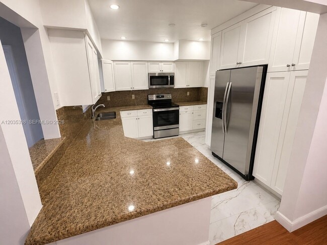 Building Photo - 155 Ponce de Leon Blvd