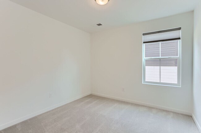 Building Photo - Harvest Ridge 3bd 2.5ba house FOR RENT! Almost brand new!