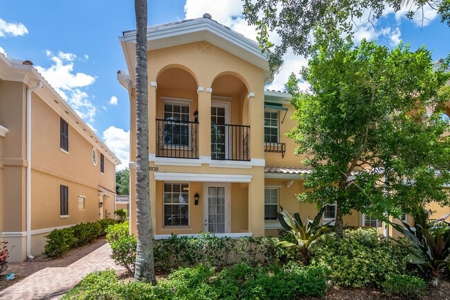 Building Photo - Townhouse in Village Walk of Bonita Springs