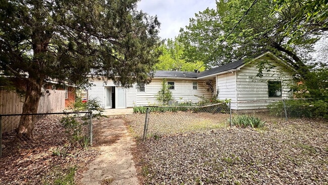 Building Photo - 6808 NW 59th St