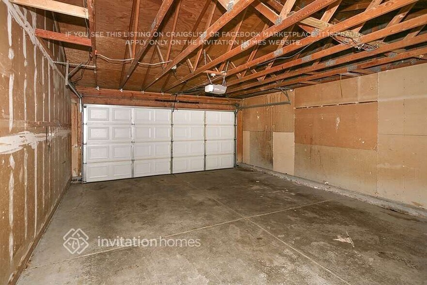 Building Photo - 10932 Birch Dr
