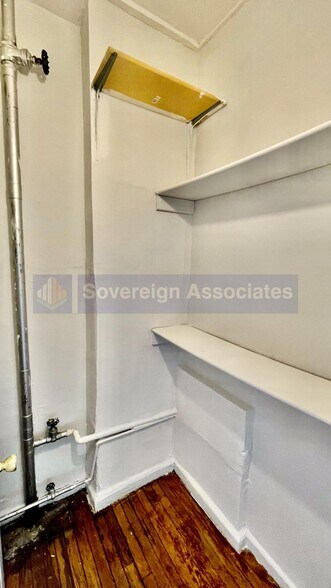 Building Photo - 45 Tiemann Pl