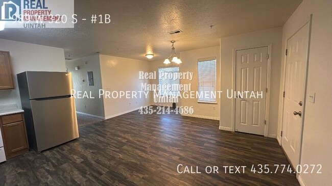 Building Photo - 320 S Vernal Ave