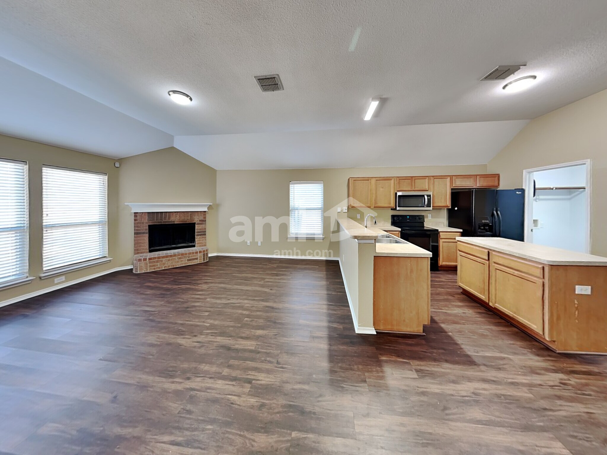 Building Photo - 10437 Manhassett Dr
