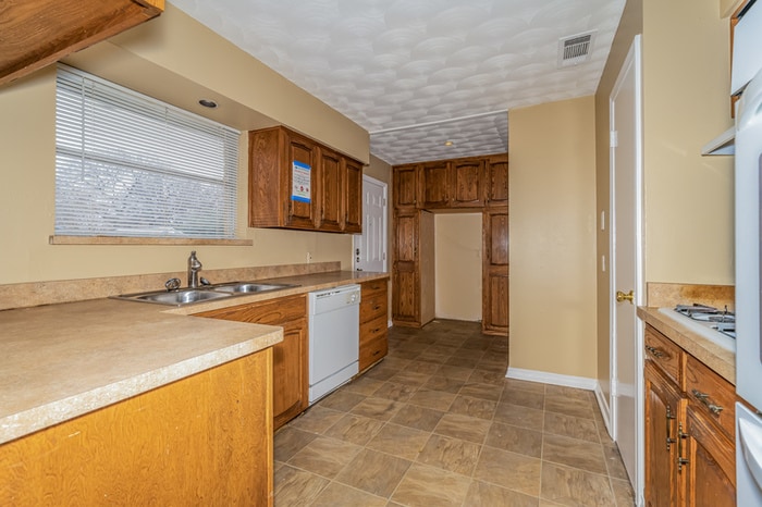 Building Photo - 206 Valencia Dr