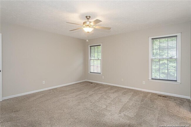 Building Photo - 402 Roundtree Dr