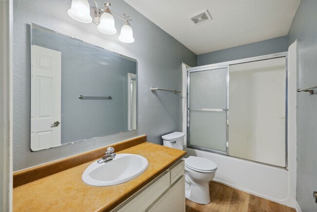 Building Photo - 3 Bedroom home near Boise River and Green ...