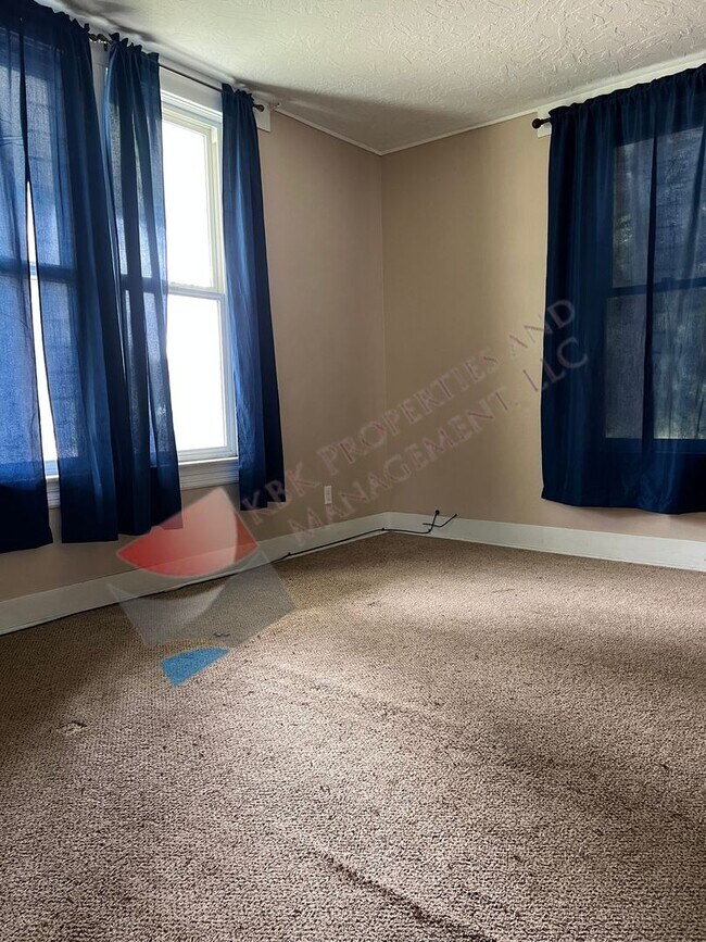 Building Photo - Lundberg