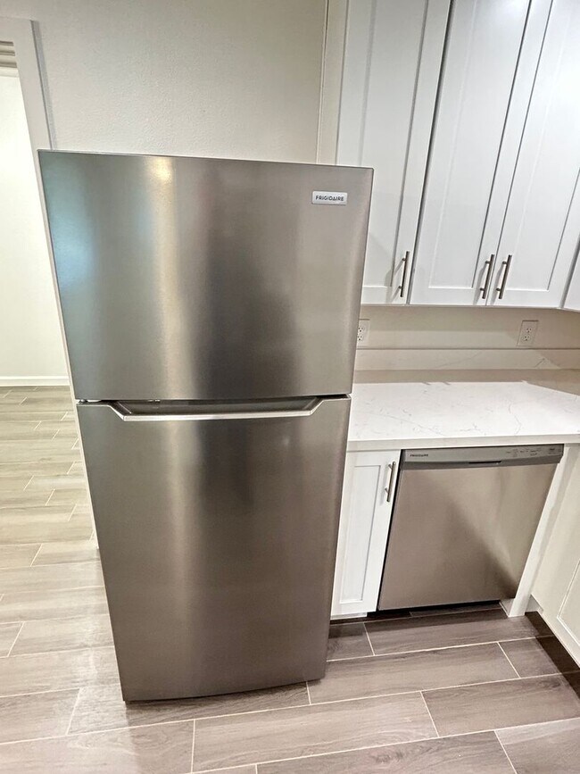 Building Photo - Remodeled Home Near Downtown Chandler!