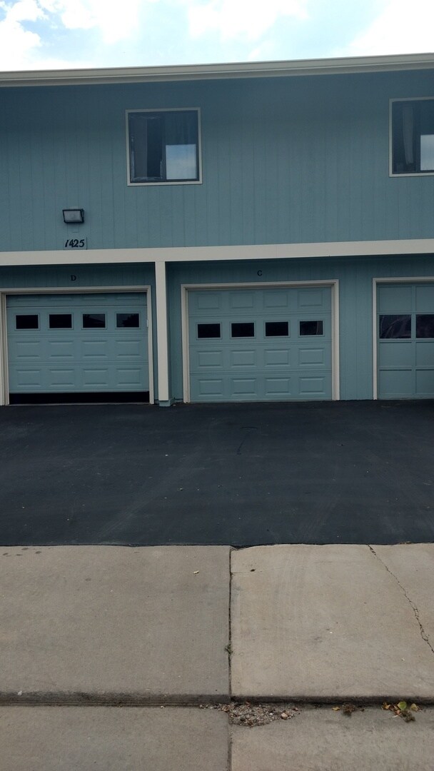 Building Photo - MOVE IN SPECIAL!! AMAZING LOCATION 2 Bed 1...