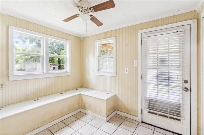 Building Photo - 315 Azalea Cir W