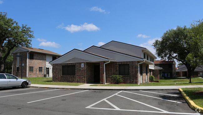 Building Photo - Centennial Townhouses - West