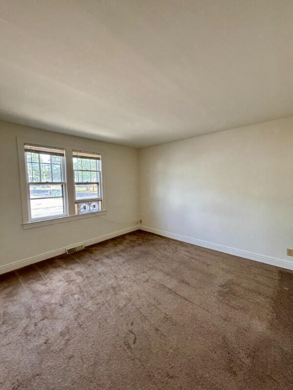 Building Photo - 91 Laverack Ave