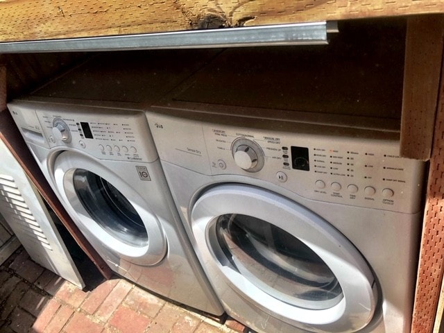 LG Washer/Dryer - 7415 Rosewood Ave